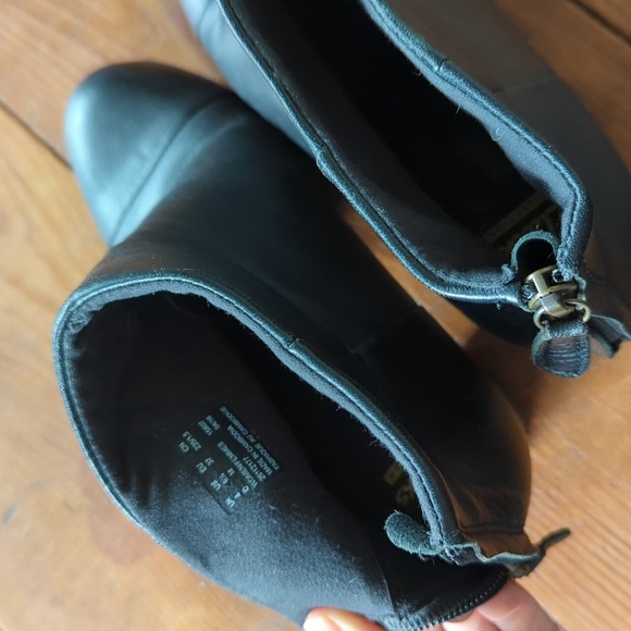 Clarks Block Heel Ankle Booties Size 6.5 - Picture 4 of 6